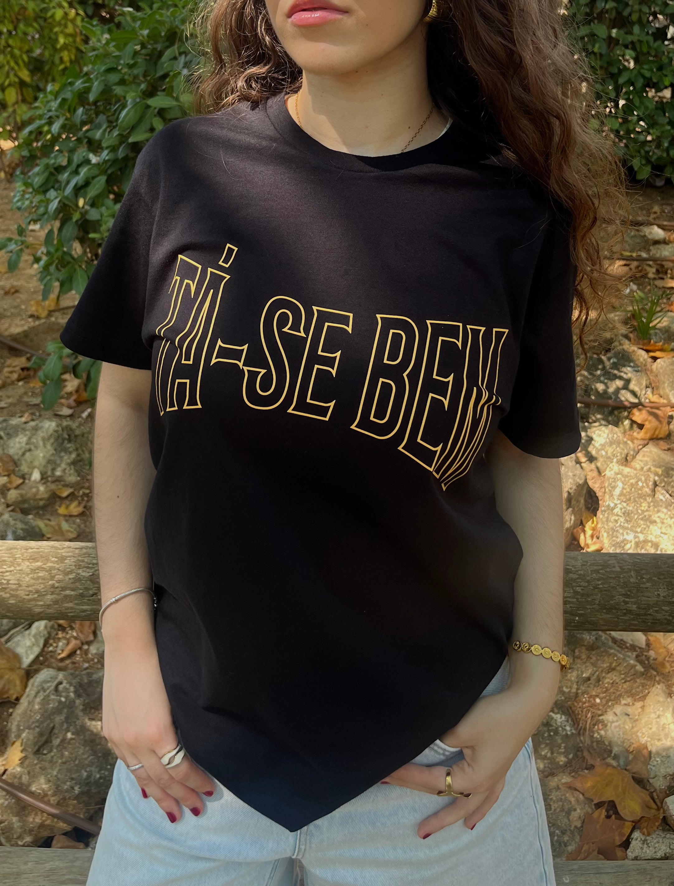 TSHIRT UNISEXO MODELO 'TÁ-SE BEM'